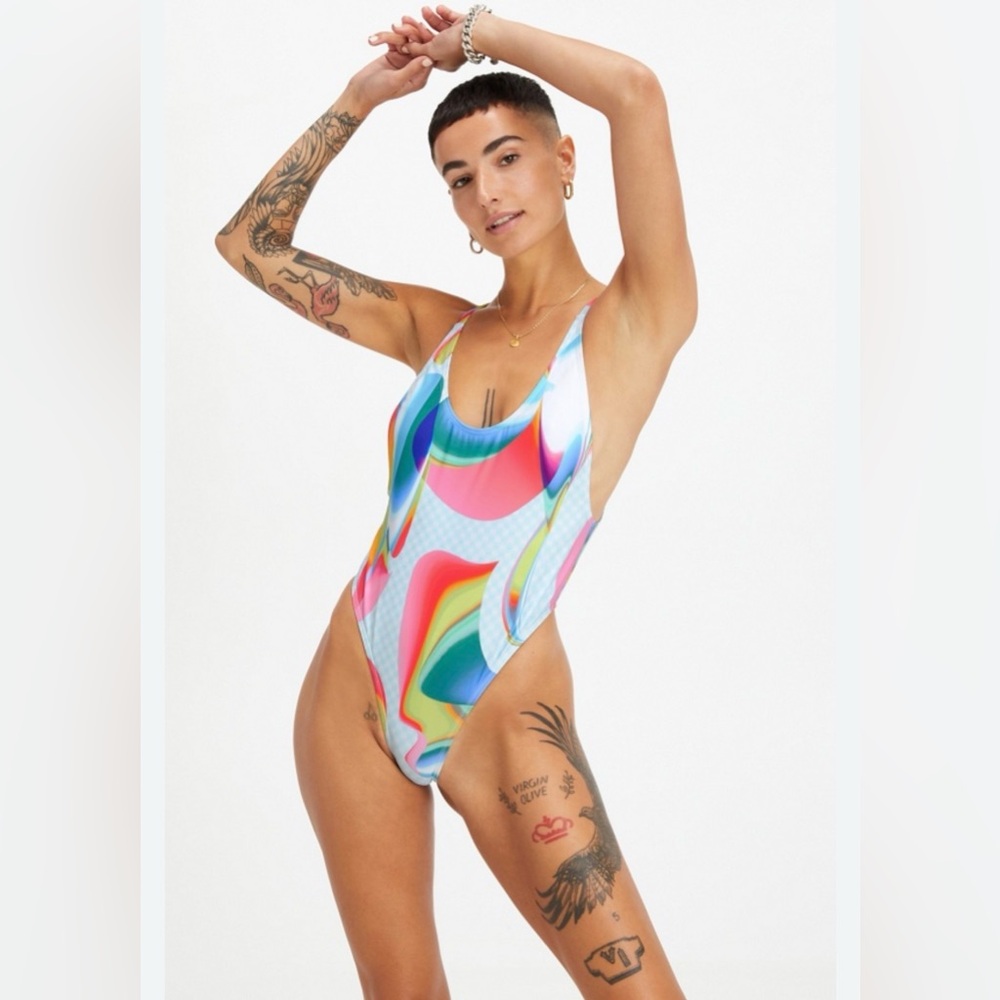 Fabletics Women’s Low Back One Piece Swimsuit Pride Carnaval Size XL NWT